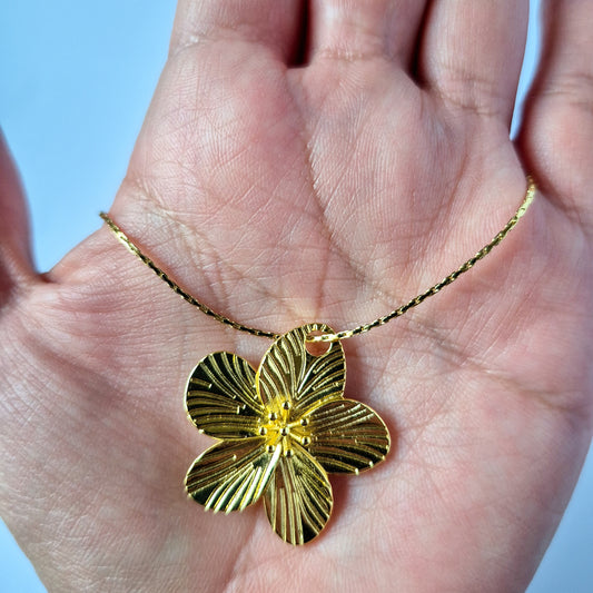 🌸 Collar Flor Radiante Oro Laminado 18K