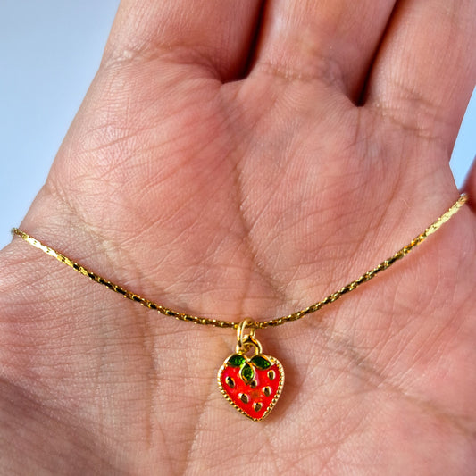 🍓 Collar Frutilla Encantada Oro Laminado 18K