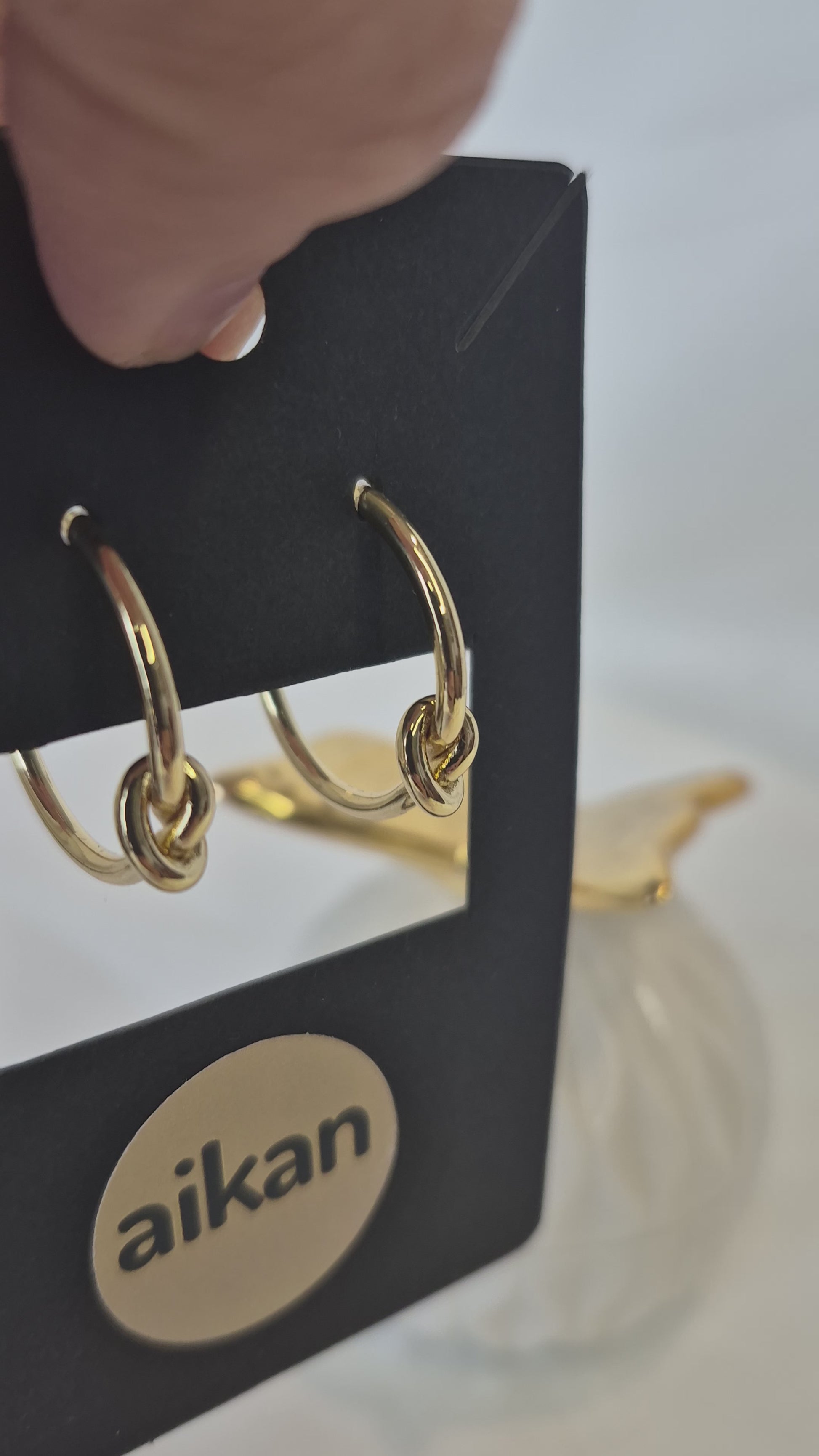 Aros Argolla Nudo Oro Laminado 18K✨️