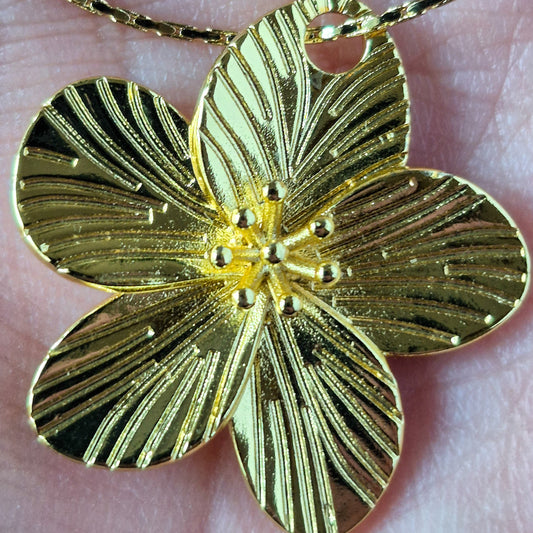 🌸 Collar Flor Radiante Oro Laminado 18K
