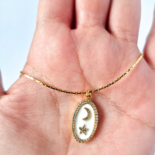 Collar Luna y Estrella Brillo Celestial Oro Laminado 18K