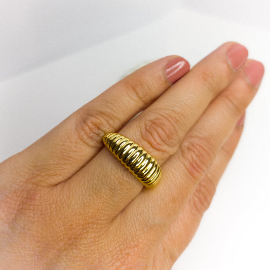 Anillo Ajustable Textura Clásica Oro Laminado 18K